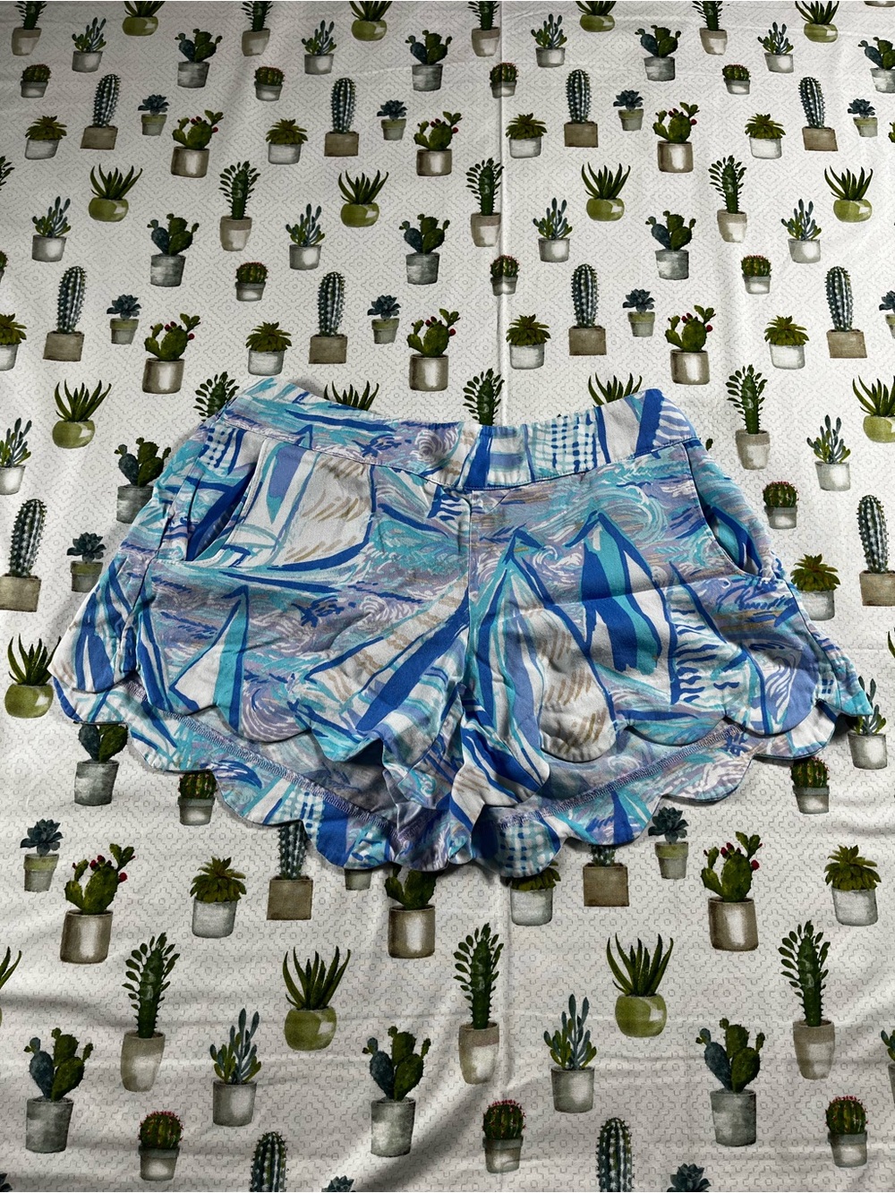 Lilly Pulitzer Scalloped Hem Women's Shorts Size Small Elastic Waist Pockets